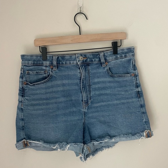 American Eagle Outfitters Pants - American Eagle Denim Mom Shorts Size 14